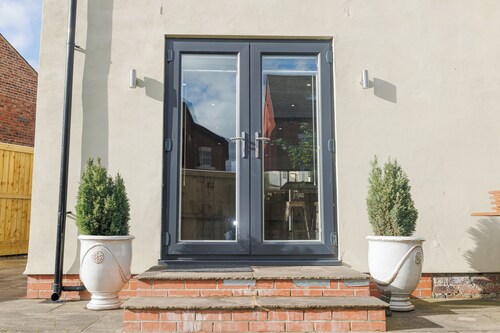 Contemporary & elegant, 3-bedroom house a short walk from Harrogate's center.