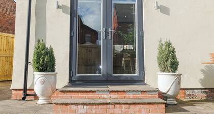 Contemporary & elegant, 3-bedroom house a short walk from Harrogate's center.