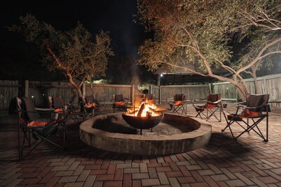 Room in Guest Room - Mmakuba Private Game Lodge, Deluxe Chalet 8B