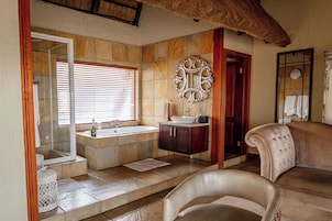Room, 1 Bedroom, Patio, Garden View | Bathroom