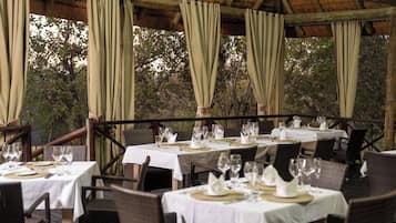 Room, 1 Bedroom, Patio, Garden View | Dining