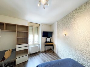 2 bedrooms, iron/ironing board, WiFi, bed sheets - Pretty T3 in the heart of downtown (Montluçon)
