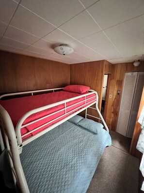 2 bedrooms, bed sheets