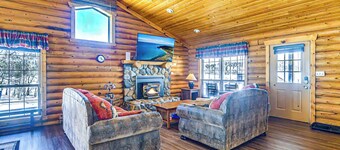 Yellowstone Hill Side+Hotub+AC+12mins2Yellowstone