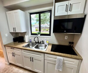 Fridge, microwave, stovetop, dishwasher