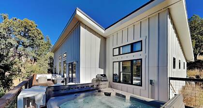 Casa Blanca | Luxe, Stunning View, Hot Tub