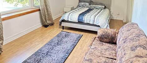 3 habitaciones, escritorio, tabla de planchar con plancha y wifi gratis