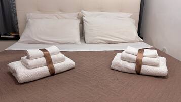 2 bedrooms, in-room safe, desk, iron/ironing board