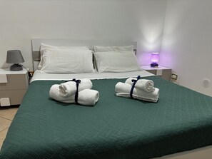 2 slaapkamers, een kluis op de kamer, een bureau