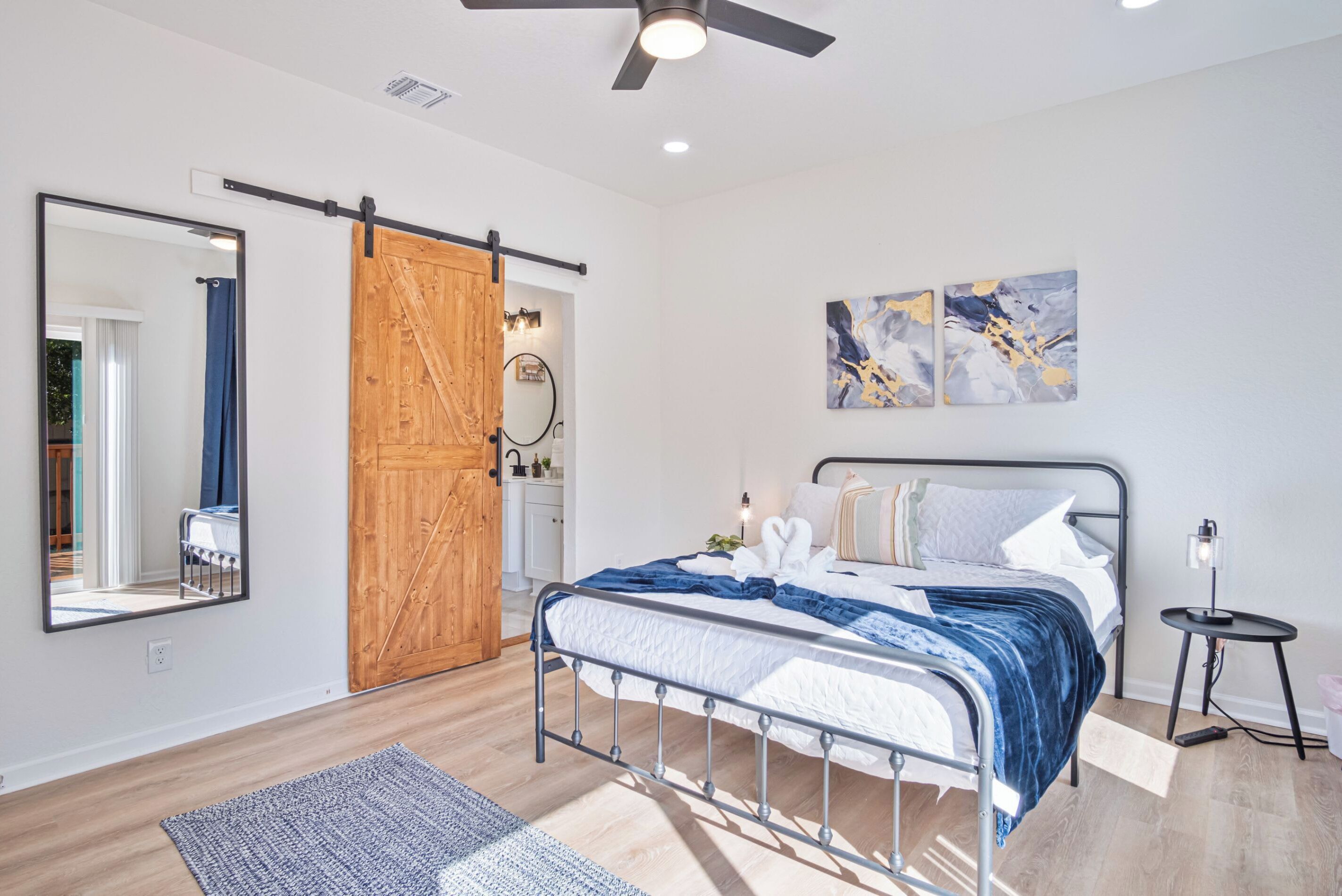 4 bedrooms, iron/ironing board, WiFi, bed sheets