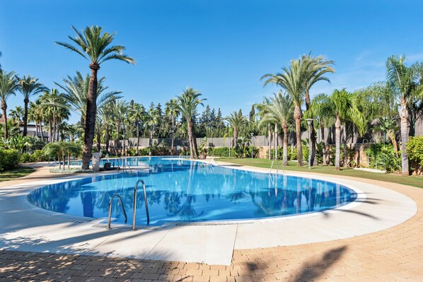 Pool - Apt with pool Marbella by Costarentals - Ref M51 (Puerto Banus)