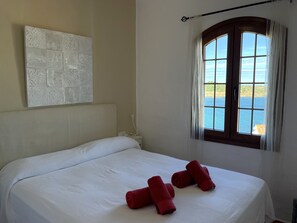 2 bedrooms, iron/ironing board, free WiFi, bed sheets - Apartment with swimming pool and stunning seaviews (Fornells)