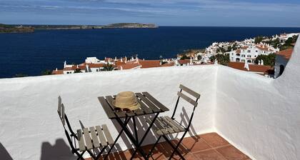 Appartement avec piscine et belles vues sur la mer