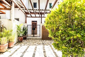 Exterior detail - Town House 3: Comfort and golf course view (Hacienda Iguana)