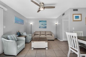 Smart TV - 🐾 Pet Friendly 🌅 Snowbird Deal | Walk2Beach (Destin)