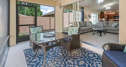 Charming 3/2 Villa in DeSoto with Golf Cart & Lanai – Book Your Villages Escape!