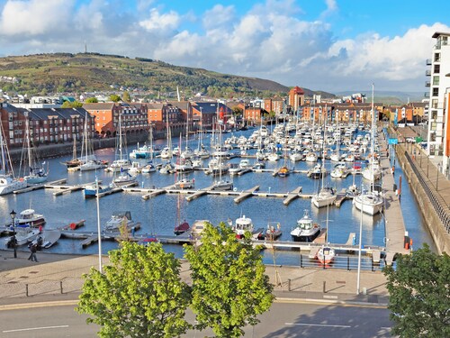 4 bedroom accommodation in Swansea