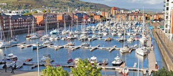 Alojamiento de 4 habitaciones en Swansea
