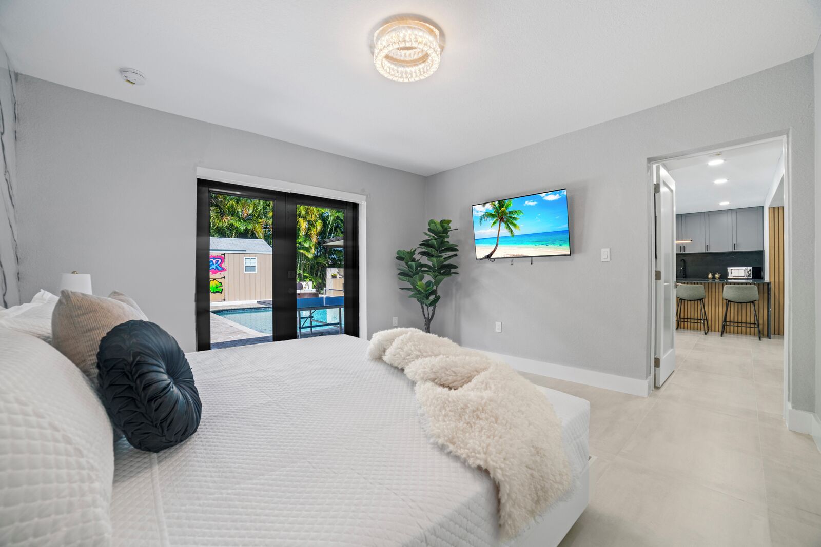 6 bedrooms, iron/ironing board, free WiFi, bed sheets