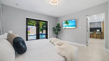 6 bedrooms, iron/ironing board, free WiFi, bed sheets