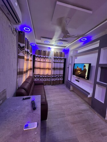 Le11Onze: 1-Bed, 1-Bath - Apt 1