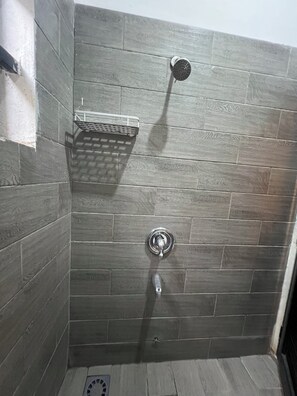Toalhas de banho, papel higiênico