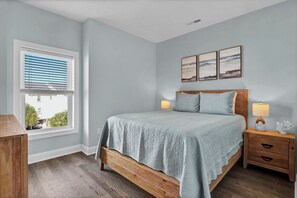5 bedrooms, iron/ironing board, WiFi, bed sheets