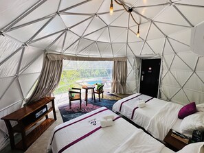 Vil·la Comfort, 2 dormitoris, pati, vistes a la piscina | 1 dormitori, caixa forta a l'habitació i escriptori