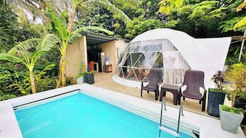 컴포트 빌라, 침대(여러 개), 파티오, 정원 전망 | 테라스/파티오