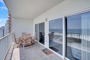 Outdoor dining - ⛱️Tidewater 702 | Gulf Front | Stunning Views⛱️ (Orange Beach)