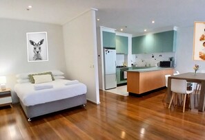 2 bedrooms, desk, iron/ironing board, travel crib
