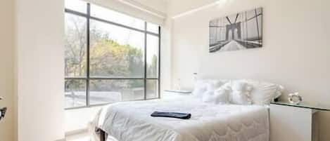 2 عدّة غرف نوم ومكواة/لوح كي وواي فاي وملاءات أسرّة