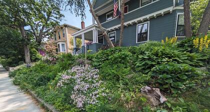 Spacious family 5-bedroom with yard and workspaces in historic Brookline