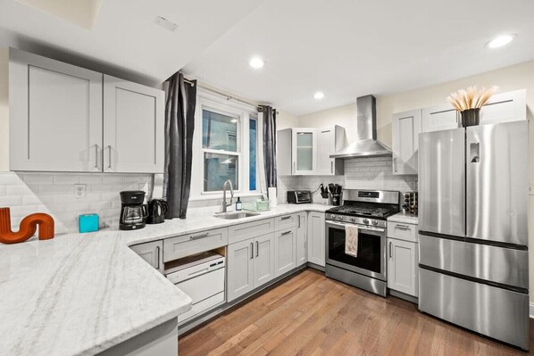 Fridge, microwave, oven, stovetop