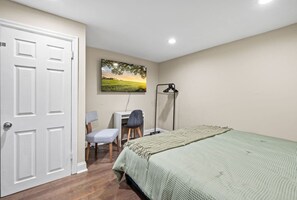 3 bedrooms, desk, iron/ironing board, WiFi