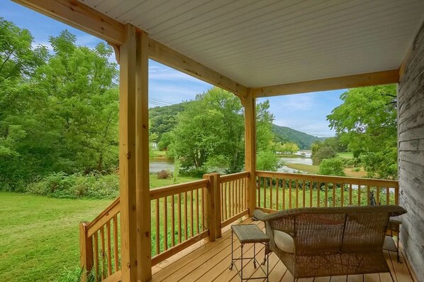 Property grounds - Historic Hunter’s Haven, Waterfront Gem in Tionesta. Float, fish and relax here. (Tionesta)