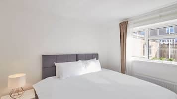 3 bedrooms, iron/ironing board, WiFi, bed sheets