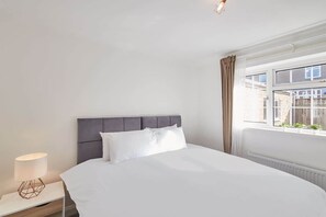 3 bedrooms, iron/ironing board, WiFi, bed sheets