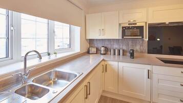 Fridge, microwave, dishwasher, coffee/tea maker