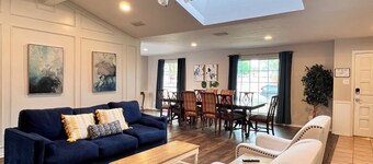 Pool, Heated spa, Pickleball court, BBQ, Sleep 16