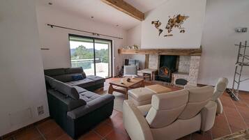 Smart-tv en een open haard