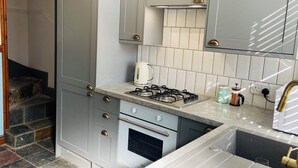 Private kitchen - Cosy Cottage in South Yorkshire Village. 
 (Darfield)