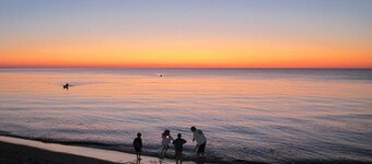 Cape May-1 block to Delaware Bay beach, sleeps 10 and pet friendly