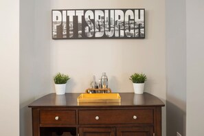 Interior - NFL Draft Stay |2 BR | South Side Home | Sleeps 6 (Pittsburgh)