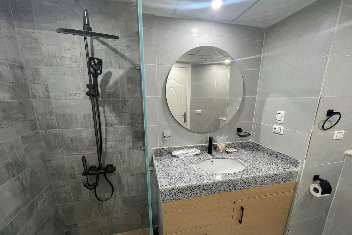 Separate tub and shower, rainfall showerhead, free toiletries