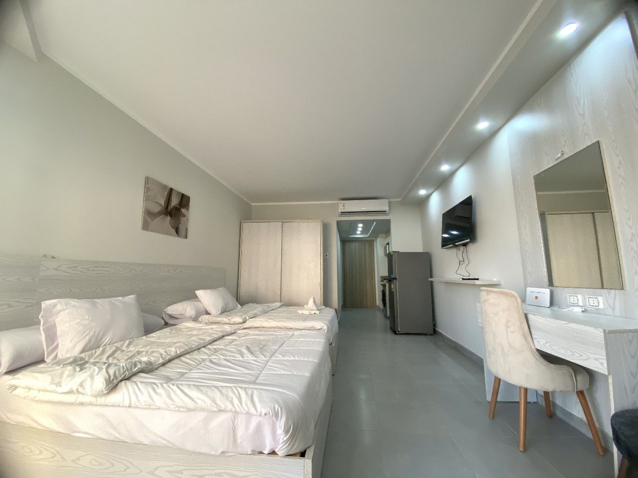 Studio with Pool View R-C206