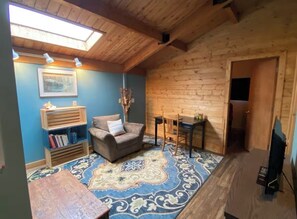 Smart TV, fireplace, DVD player, books