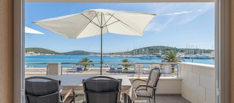 Seafront apartments Marija with terrace and mooring