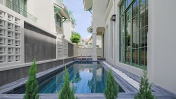 Private pool