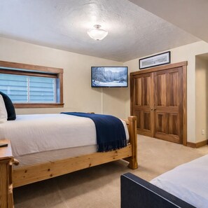 3 bedrooms, iron/ironing board, free WiFi, bed sheets